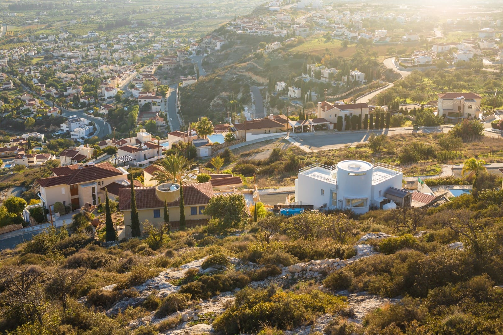 Eiland Cyprus, bovenaanzicht. Vele daken van huizen, Tala, 